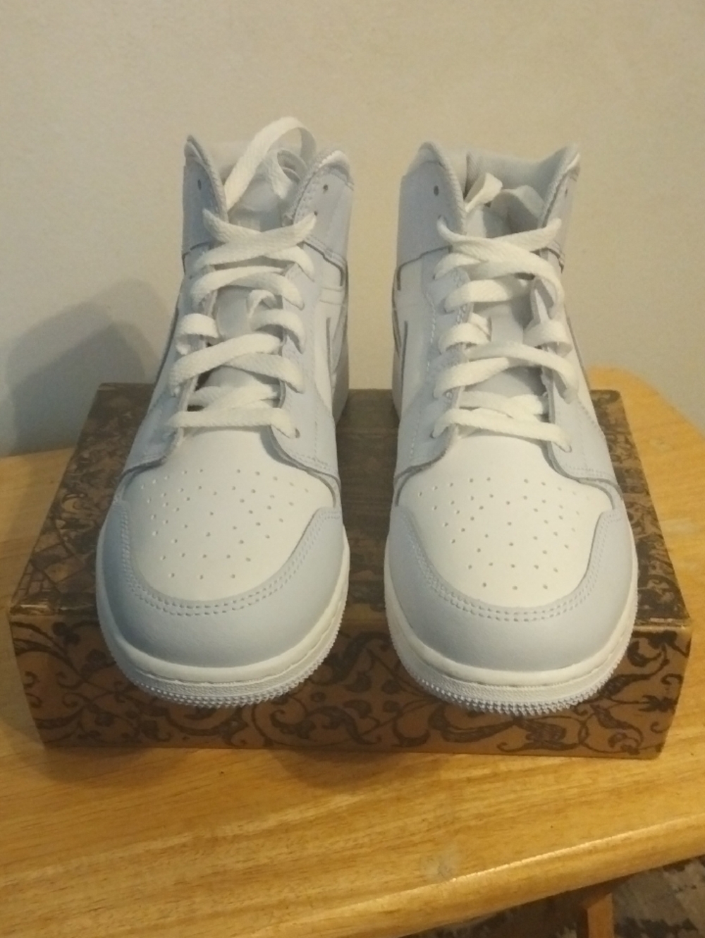 New Kids White High-Top Sneakers - Classic Casual Shoe Size 7 Y